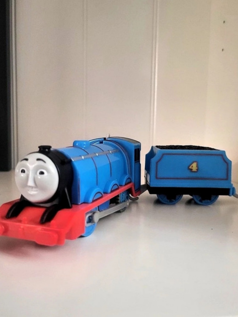 Fisher-Price Thomas & Friends TrackMaster Motorized Gordon Engine & Tender